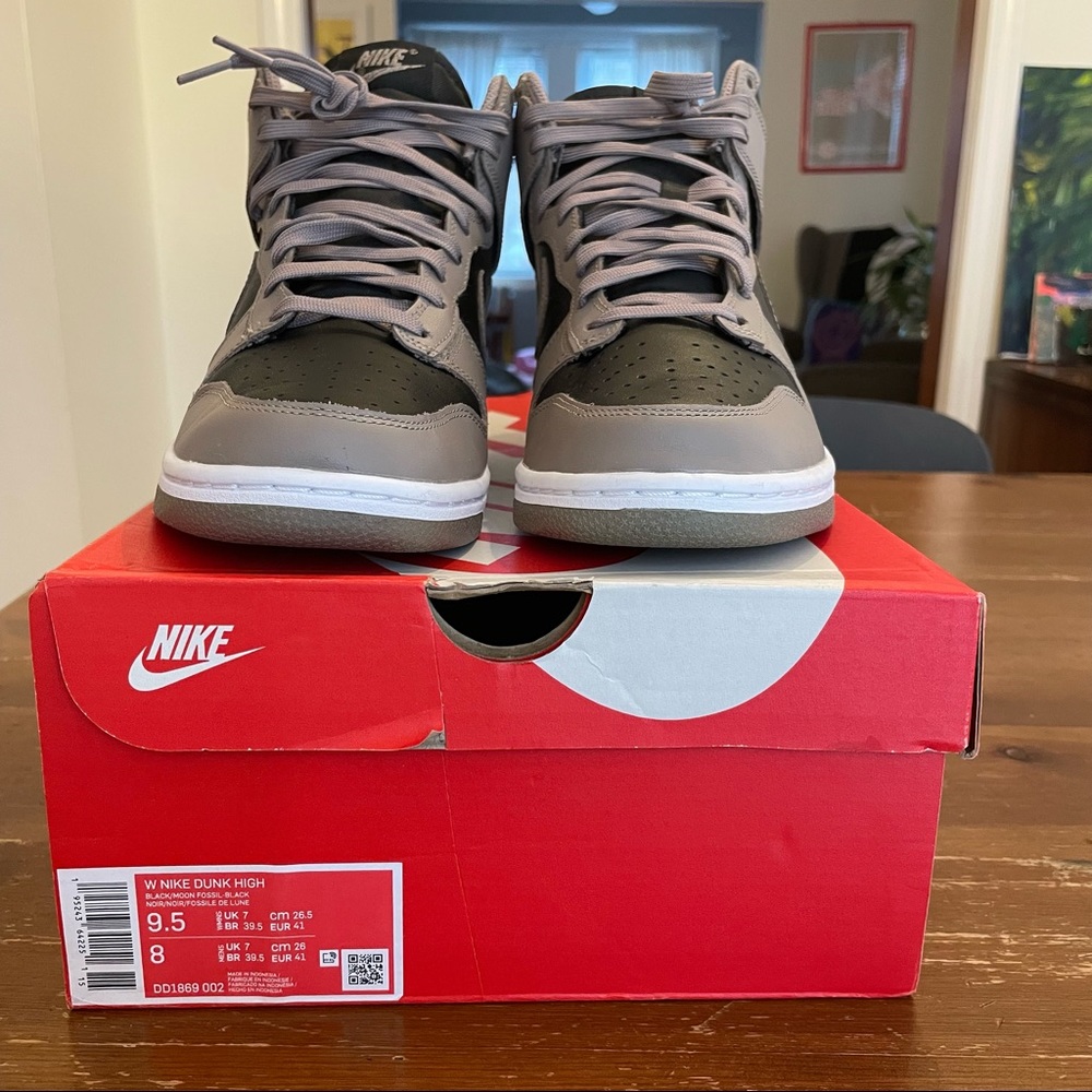 Women’s Dunk high Moon fossil! Size 9.5 W & 8 M. EUC - Picture 3 of 11